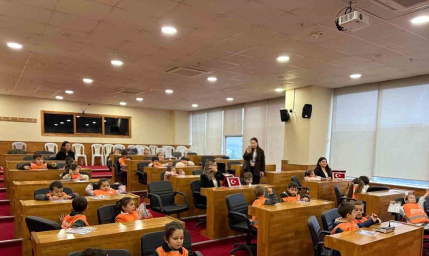Karabük’te çocuklara özel ziyaret: Başkan Çetinkaya minik konukları ağırladı