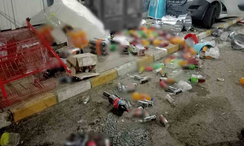 Sivas'ta kontrolden çıkan kamyonet markete daldı: iki kişi yaralandı