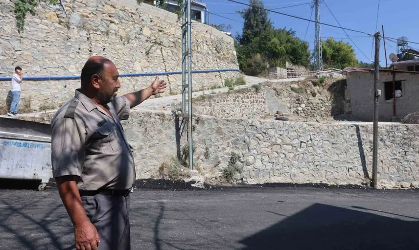 Mahalle sakinlerinden tedirgin eden kazalara önlem talebi: 'Kaza yokuşunu güvenli hale getirin'