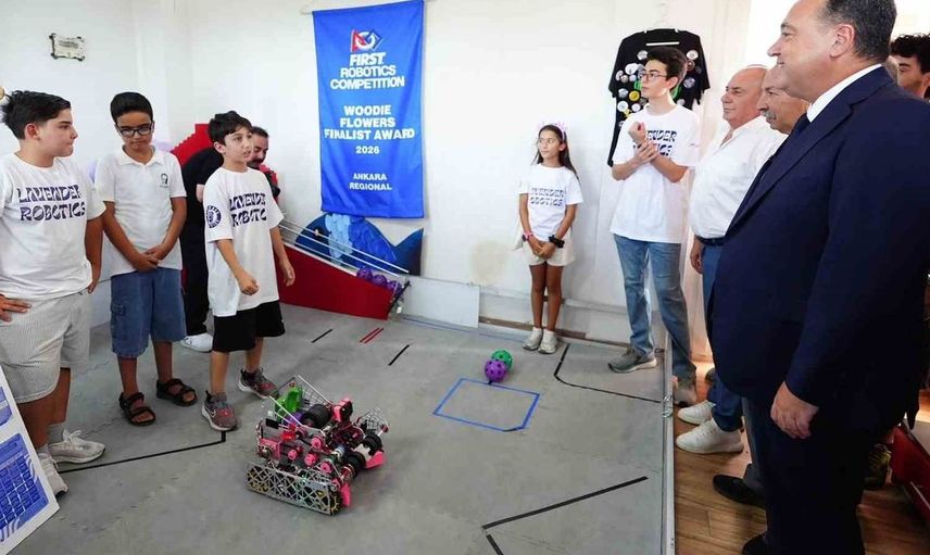 Başkan Dutlulu, robotik takımını ziyaret etti