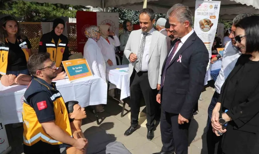 Erzurum'da halk sağlığı şenliği büyük ilgi gördü