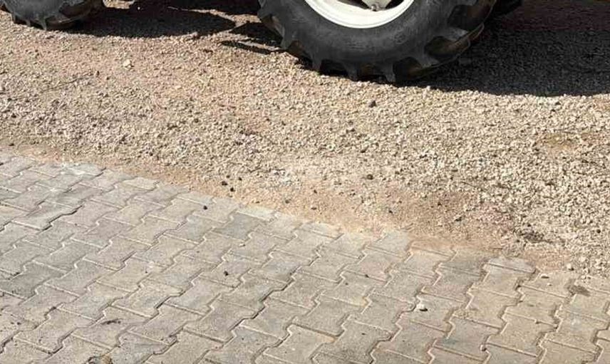 Kumru yavrularını bekleyen çiftçi tarla işlerine ara verdi