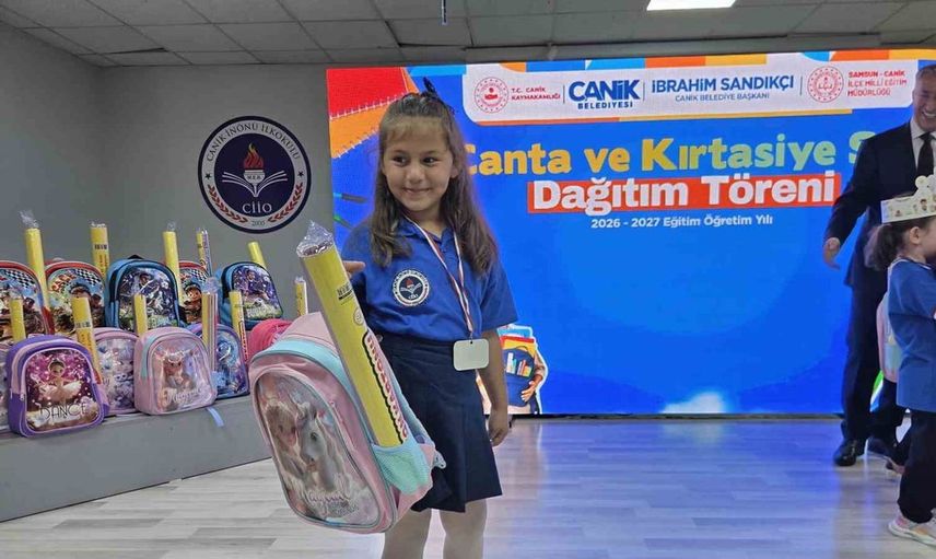 Canik’te öğrencilere yeni eğitim yılı hediyesi: Çanta ve kırtasiye seti