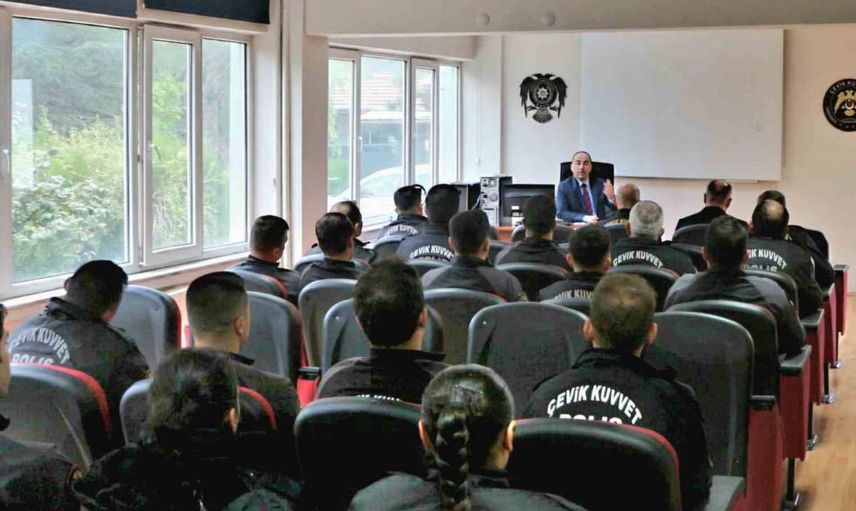 Eskişehir'de emniyet müdürü çevik kuvvet ekipleriyle bir araya geldi