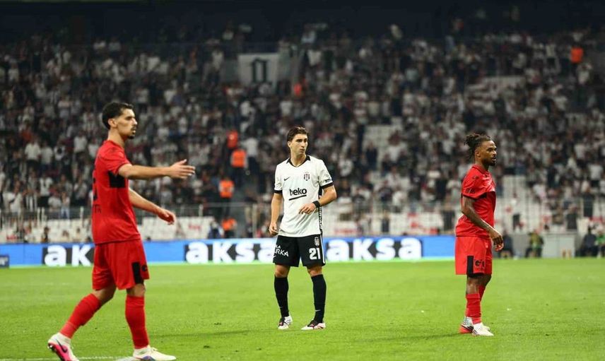 Yeni transferler ilk kez Beşiktaş forması giymenin heyecanını yaşadı