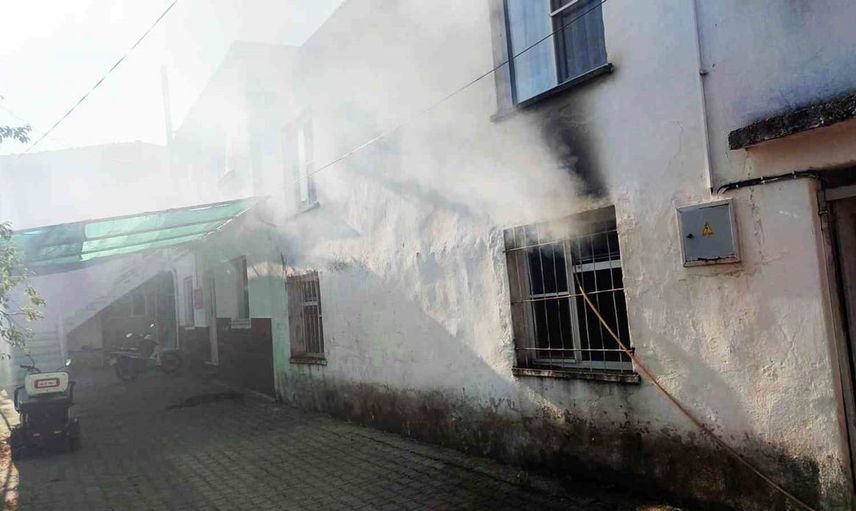 Menteşe'de yangın paniği: Ütü sebebiyle eşyalar zarar gördü