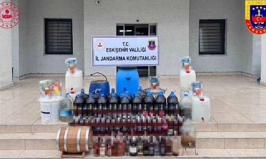 Eskişehir'de kaçak içki üretimi yapan şüpheli suçüstü yakalandı