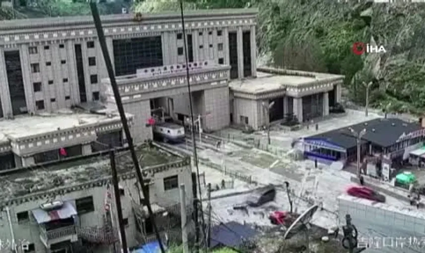 Nepal'deki sel felaketinin bilançosu ağırlaşıyor: Can kaybı 17'ye ulaştı
