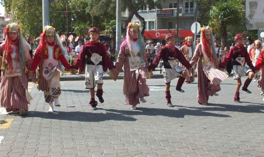 Burhaniye'de 30 Ağustos zafer bayramı coşkusu: Renkli görüntülerle kutlandı