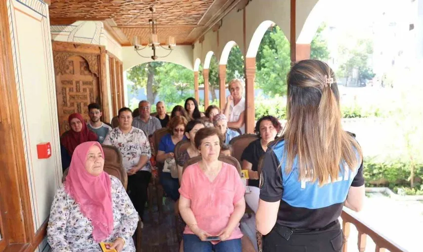 Merkezefendi Belediyesi kadınların güvenliği için KADES bilgilendirmesi düzenledi