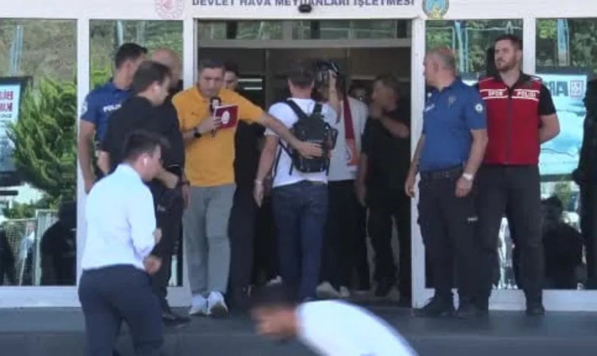 Galatasaray'ın yeni yıldızı Deniz Gül İstanbul'a adım attı
