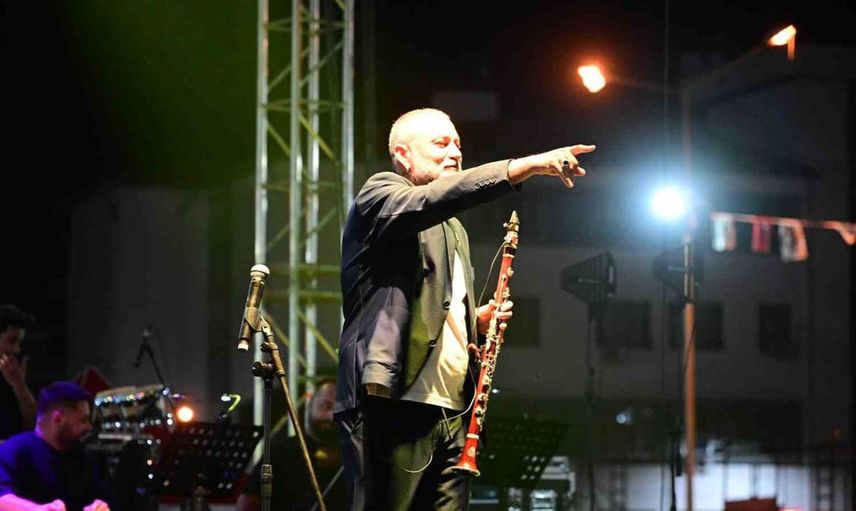 Kırkağaç’ta kurtuluş coşkusu konserle taçlandı: Hüsnü Şenlendirici sahnede