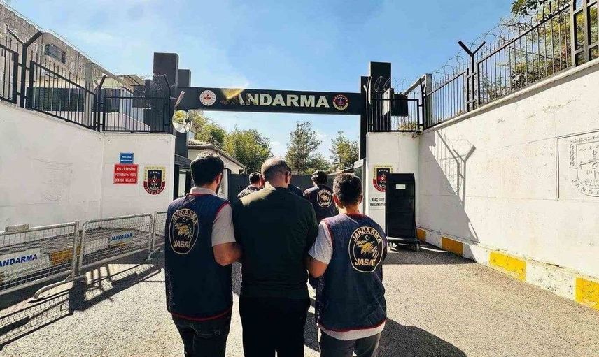 Diyarbakır'da düzenlenen operasyonla 67 mahkum yakalandı