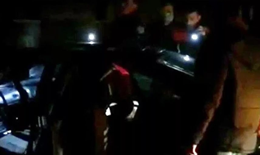 4 Aylık Bebeklerini Arabaya Kilitleyip Alışverişe Gittiler
