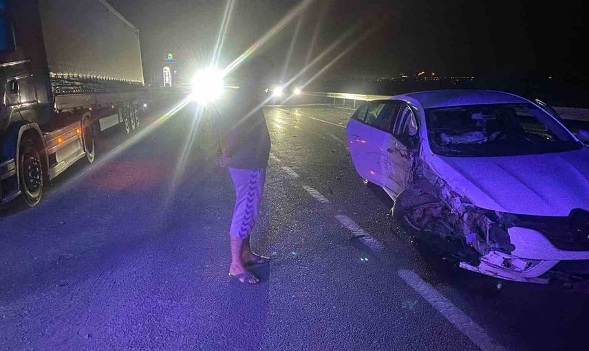 Erzincan’da tır ile otomobil çarpışması sonucu 4 kişi yaralandı