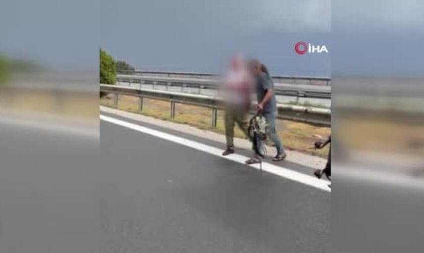 Tarsus otoyolunda minibüs ve tır kazası: 11 yaralı