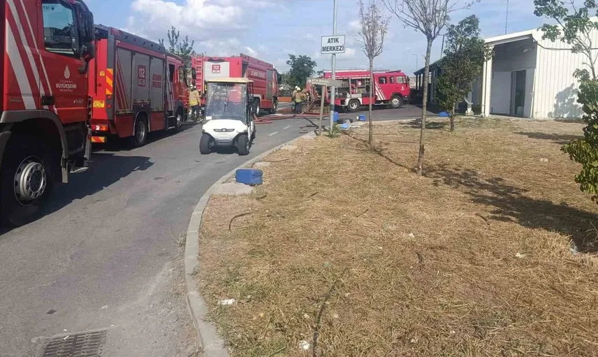 Bakırköy'de hastane bahçesinde çıkan yangın paniğe neden oldu