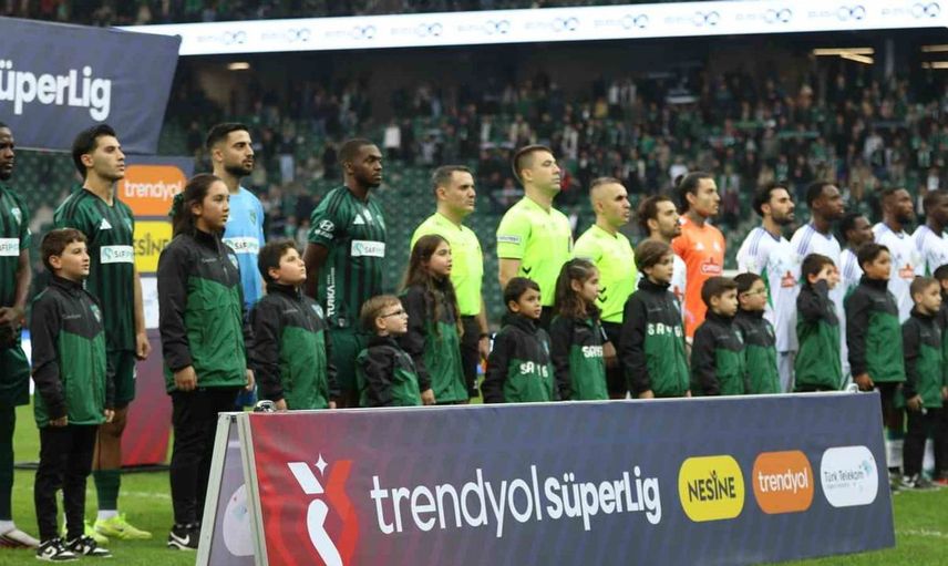 Kocaelispor evinde Çaykur Rizespor ile golsüz berabere kalıyor: maç devam ediyor