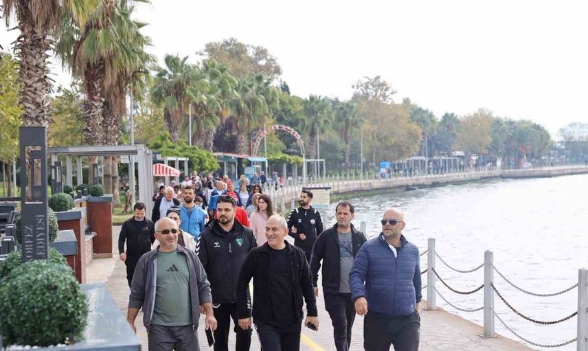 Körfez sahilinde sağlıklı yaşam yürüyüşü yapıldı
