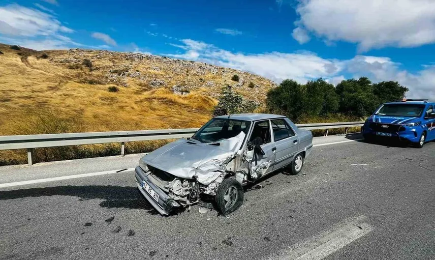 Bilecik'te kamyonla otomobil çarpıştı: Bir kişi yaralandı