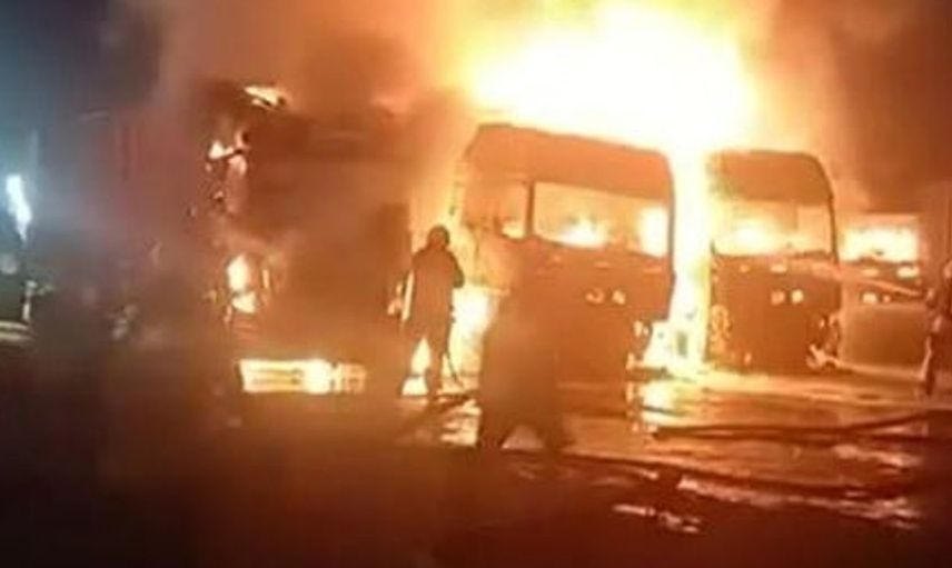 Beylikdüzü'nde tır garajında yangın: 4 araç kül oldu