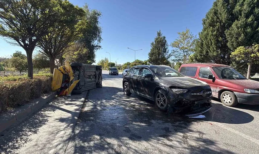 Eskişehir'de ticari taksi ile SUV çarpıştı, sürücüler hastaneye kaldırıldı