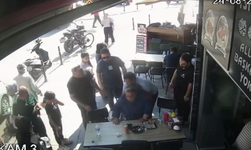 Konya’da kahraman polis, Heimlich manevrasıyla kadının hayatını kurtardı
