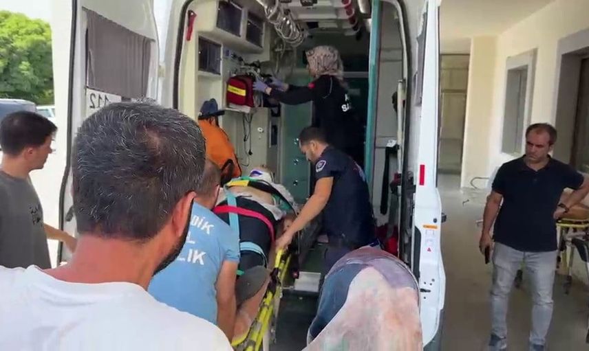 Besni'de iki otomobil çarpıştı: 1 çocuk dahil 4 yaralı