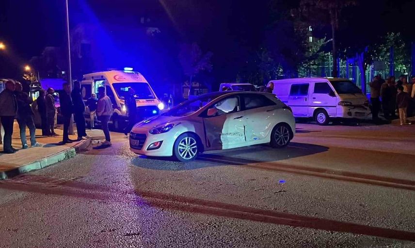 Çorum'da iki otomobil çarpıştı: yaralı sayısı 4'e yükseldi