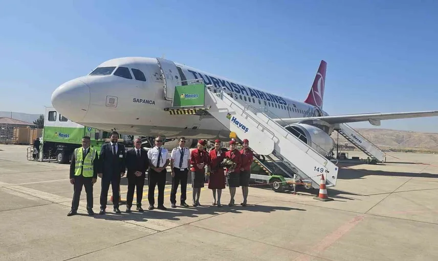 Siirt havalimanı yeniden uçuşlara açıldı: İlk yolcu uçağı indi