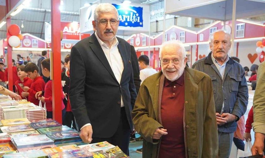 Kâhta 2. Kitap Günleri’nde İhsan Süreyya Sırma rüzgarı: Okurlarla buluştu