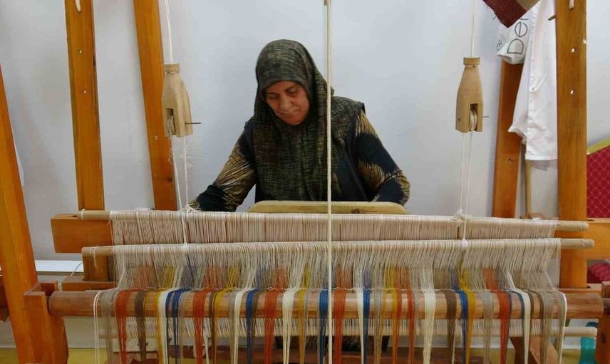 Geleneksel ehram kumaşı modern tasarımlarla geleceğe taşınıyor
