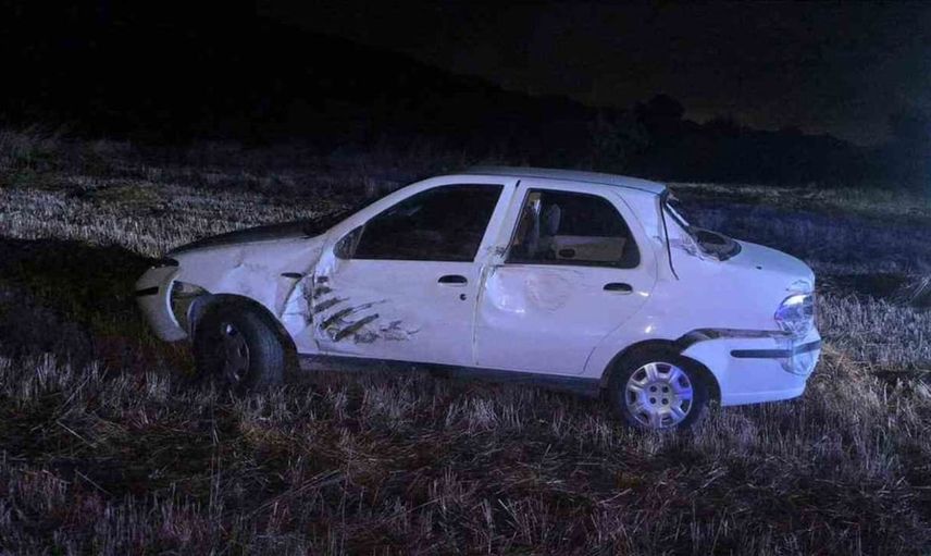 Ehliyetsiz sürücünün kontrolündeki araç tarlaya savruldu: 3 yaralı