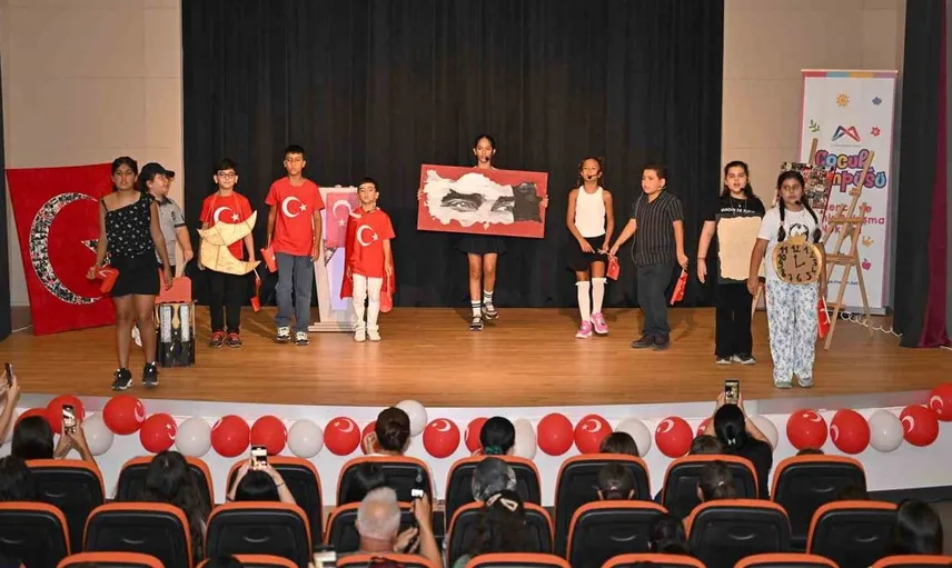 Mersin'deki çocuklar 30 Ağustos'u coşkuyla kutladı