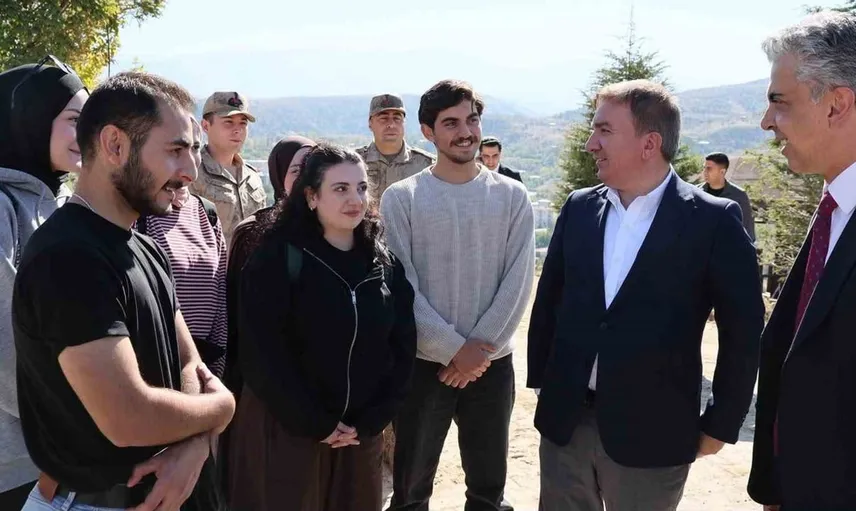 Erzincan valisi ve rektör, öğrencilerle keyifli bir buluşma gerçekleştirdi