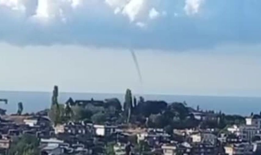 İstanbul'da deniz üzerinde hortum oluştu