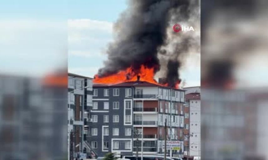 Konya'da bir binanın çatısı yangın nedeniyle kullanılamaz hale geldi