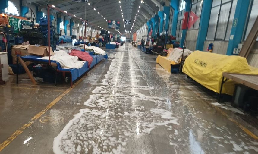 Düzce'de Aziziye kapalı pazaryeri hijyen standartlarına kavuştu