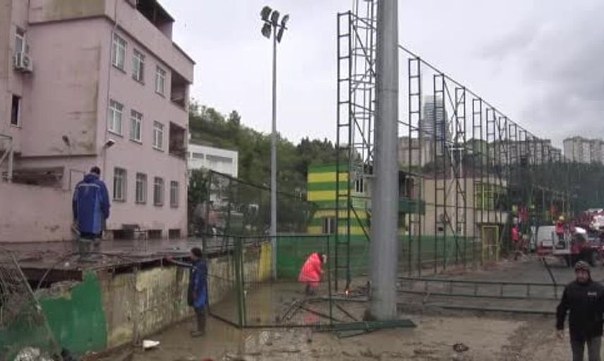 Sarıyer Ayazağa'daki stadyum sel felaketi sonrası yıkılmaya başlandı