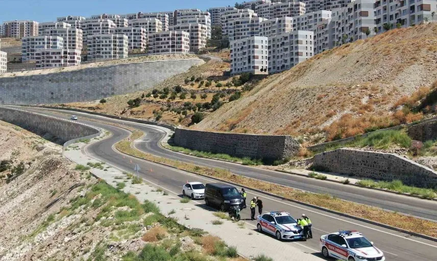 Kilis’te jandarma dronlarla trafik güvenliğini artırıyor