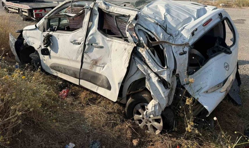 Afyonkarahisar'da trafik kazası: 20 yaşındaki genç hayatını kaybetti