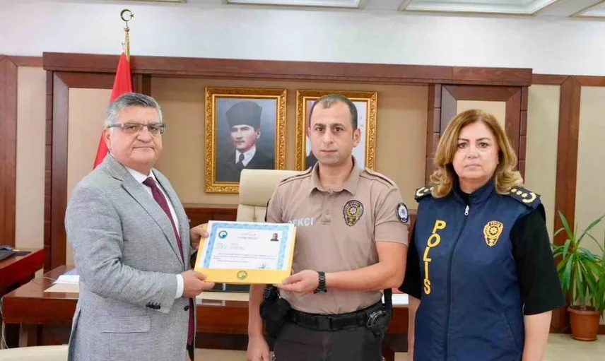 Sinop'ta aranan şahısların yakalanmasında başarılı bekçilere ödül verildi