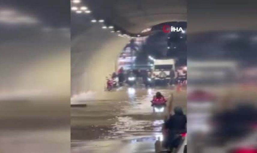Pendik'teki alt geçitte su birikintisi, sürücü ve kızı zorluk yaşadı