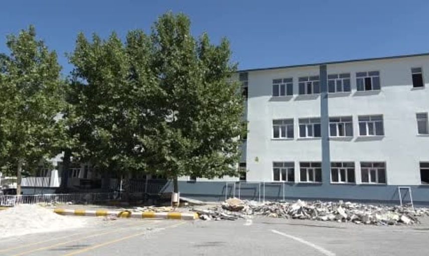 Van'da öğretmenlerin okul bakımına verdiği destek örnek dayanışma sergiliyor