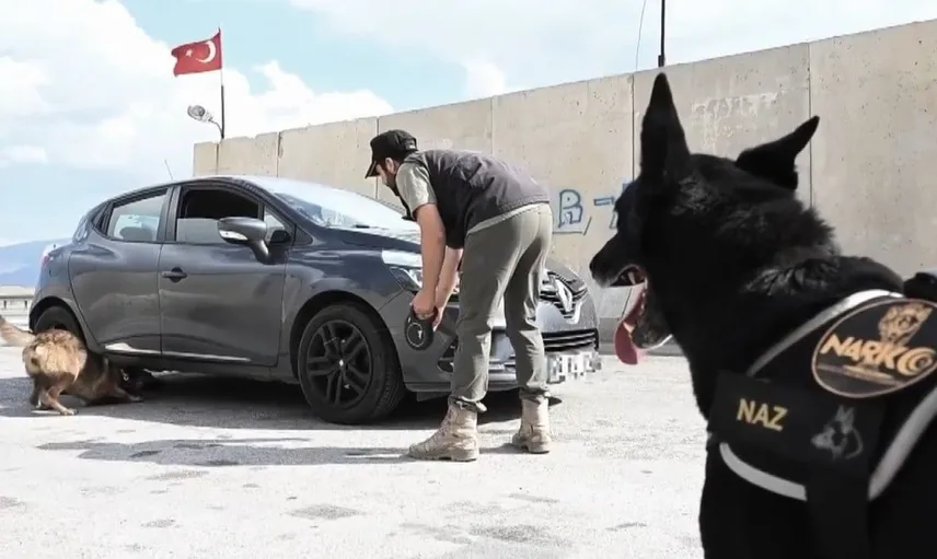 Uyuşturucuyla mücadelede büyük katkı sağlayan narkotik köpeği emekli oldu