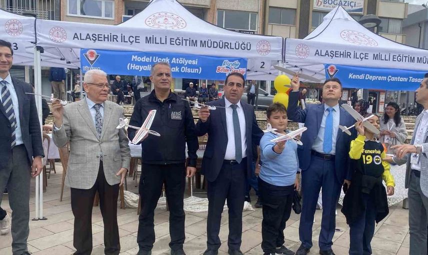 Alaşehir bilim şenliği, geleceğin bilim insanlarını buluşturuyor