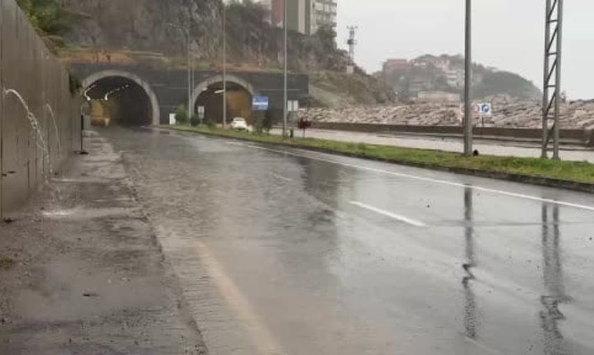 Zonguldak'ta şiddetli yağış sonucu heyelan: istinat duvarı çöktü