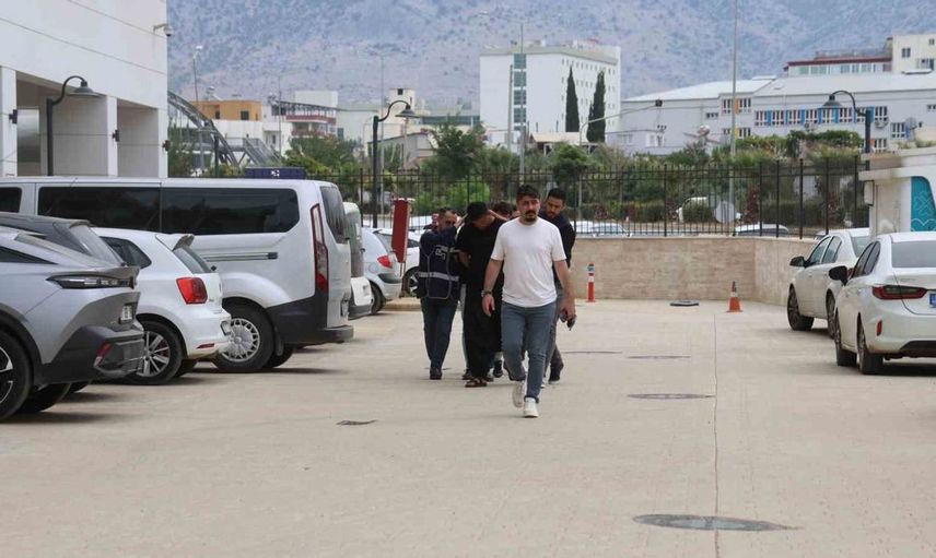 Kozan'da silahlı yaralama ve tehdit suçlamasıyla iki kişi tutuklandı