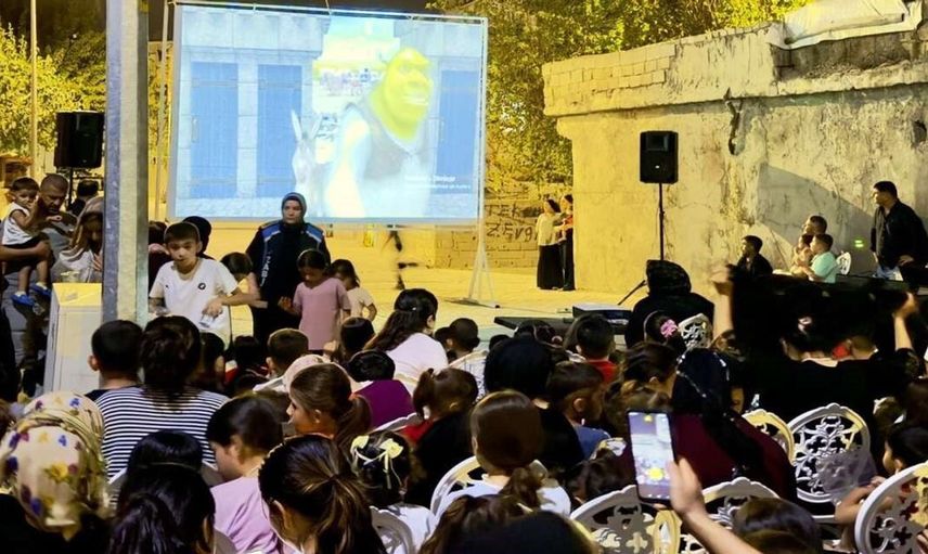 Silopi'de çocuklar için keyifli bir açık hava sineması etkinliği düzenlendi