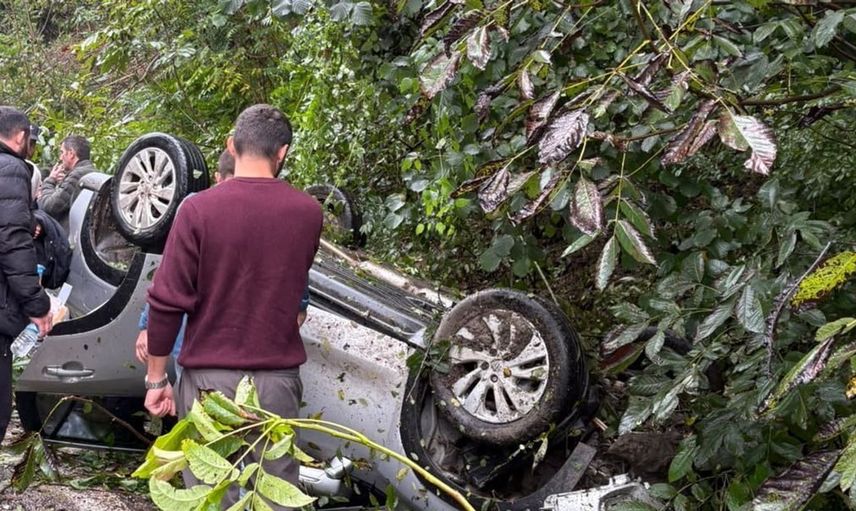 Ordu'da devrilen otomobilde bir kişi yaralandı